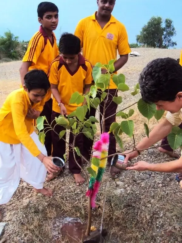 peace-prayer-in-jadan-ashram bodyImage